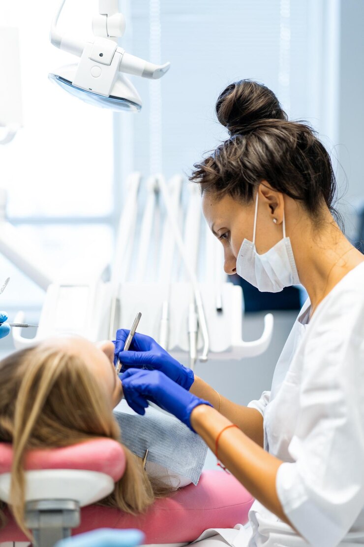 Ból przy usuwaniu ósemki – co warto wiedzieć przed wizytą u dentysty